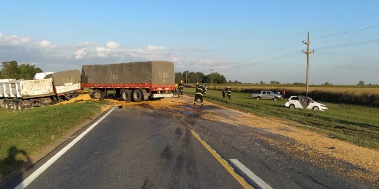 Tres camiones y un auto colisionaron en ruta 34: un joven fallecido