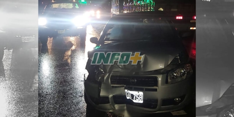 Otro choque en Villa La Ribera: un auto impactó contra un camión