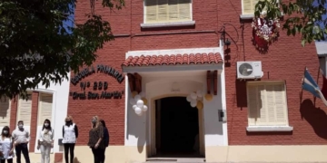 Oliveros: una maestra dio positivo y aislaron a 27 niños