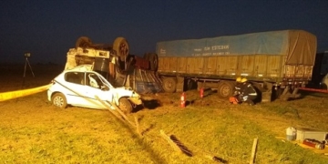 Una docente murió en un trágico accidente entre un camión y un auto