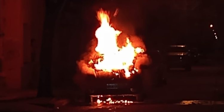 No fue intencional: el auto incendiado en Totoras sufrió una falla mecánica