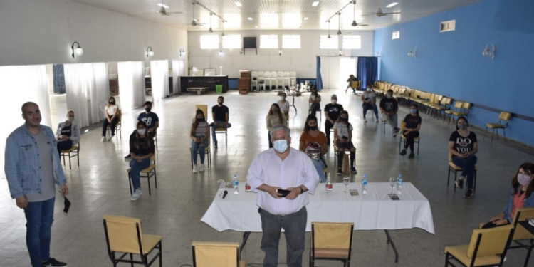 Timbúes presentó el programa de becas estudiantil con una inversión de 7 millones de pesos