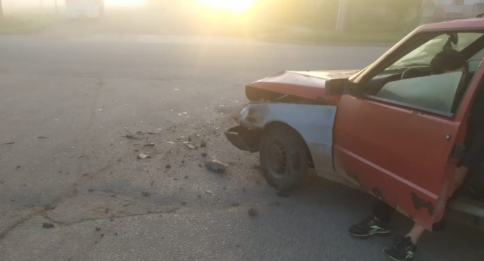 Monje: un camión chocó a un auto y fue detenido en San Genaro