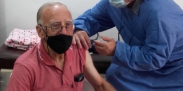 Pedro Severini recibió la vacuna contra el Covid en Monje