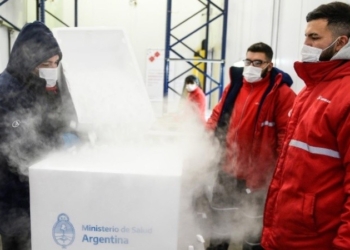 Llegarán a Santa Fe otras 62 mil vacunas de Oxford/AstraZeneca