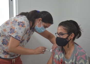 Aplican en Timbúes 249 segundas dosis a docentes y no docentes