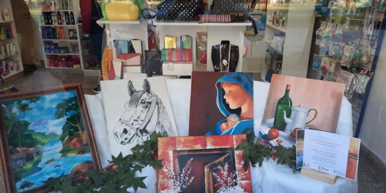 Artistas de Díaz exponen sus obras en comercios para un concurso del Ente Cultural Santafesino