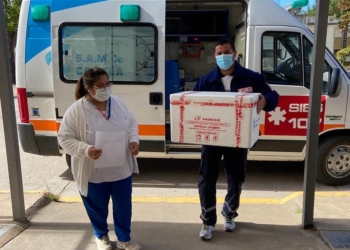 Correa llegó a las mil personas vacunadas y realizaron un abrazo simbólico