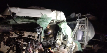 Barrancas: dos camiones chocaron en autopista y un chofer resultó herido