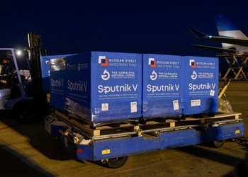 Llegó al país un nuevo vuelo con 500 mil dosis de vacunas Sputnik V