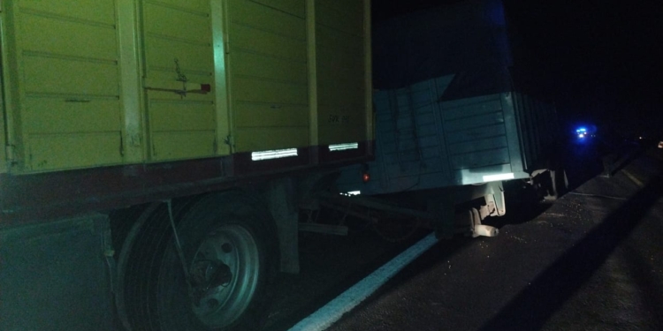 Un camión perdió las ruedas de su acoplado entre Andino y Serodino: hay paso alternado