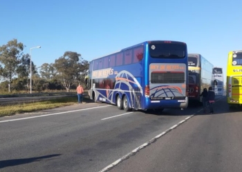 Corte total en autopista por protesta de los trabajadores de turismo