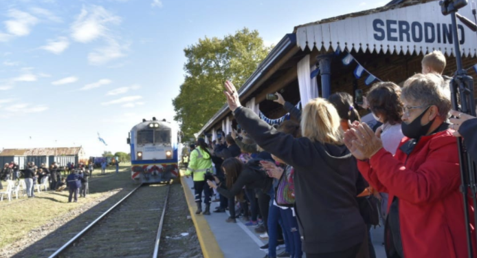 Después de 33 años Serodino cumplió el sueño de la vuelta del tren