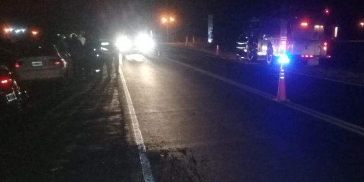 Cayó de su moto en autopista y sufrió fractura en una pierna