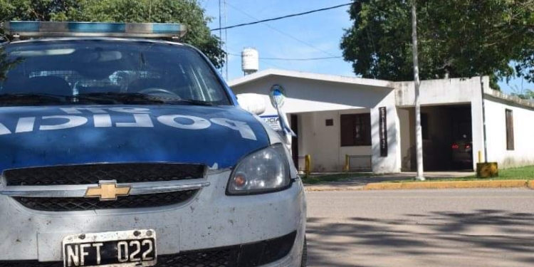 Dos hombres atacaron ferozmente a dos policías en Gaboto: un detenido