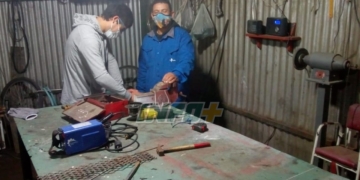 Comenzó en Oliveros un curso gratuito de herrería para hombres y mujeres