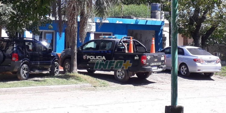 Oliveros: delincuentes robaron en un comercio y uno fue atrapado en el patio de una casa
