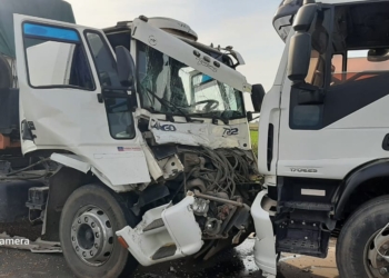 Dos camiones chocaron de frente sobre el puente de Ruta 91