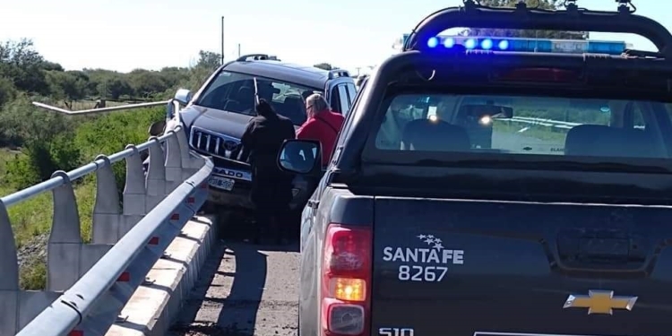Ruta 11: un conductora de 72 años se estrelló contra un puente