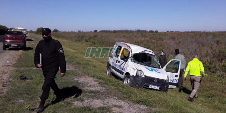 Volcó una camioneta en Oliveros y dos mujeres resultaron heridas