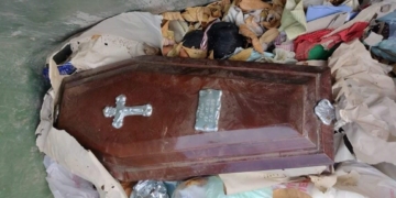 La insólita historia de «Michi», la abuela fallecida y el ataúd en la basura