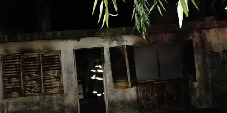 Barrancas: juntan donaciones para el hombre al que se le incendió su casa