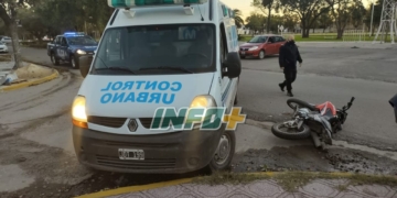 Maciel: móvil de Control Urbano chocó contra una moto en pleno centro