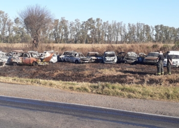 Más de 30 vehículos incendiados en un depósito judicial sobre la Ruta 34
