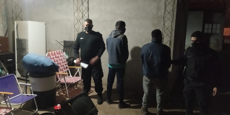Andino: tres detenidos, allanamiento y secuestro de drogas tras un robo