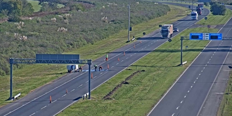 Autopista: colocan «controles de velocidad» a la altura de Oliveros y Monje