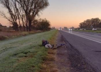Fue atropellado en autopista mientras iba a trabajar en bicicleta