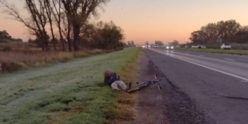 Fue atropellado en autopista mientras iba a trabajar en bicicleta