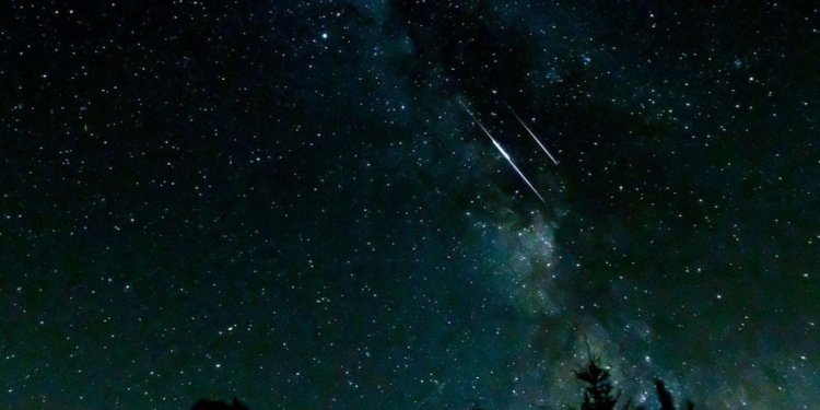 A mirar el cielo: esta noche habrá un show de estrellas fugaces