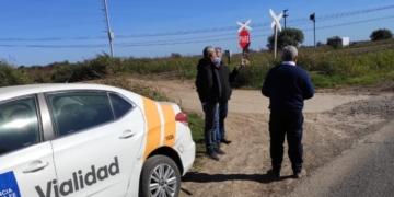 Técnicos de Vialidad recorrieron el puente por el cual se pretende desviar los camiones