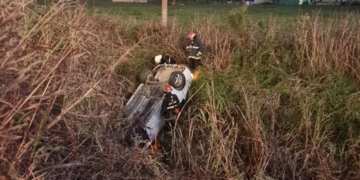 Dos vecinos de Centeno volcaron en una cuneta sobre Ruta 65