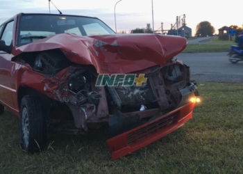 Cruce a Gaboto sin luces: fuerte choque entre auto y camión
