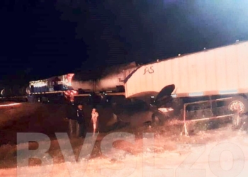 Un tren arrolló a un camión y a un auto: de milagro no hubo heridos