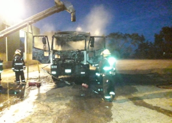 San Genaro: incendio total de un camión en la planta de AFA