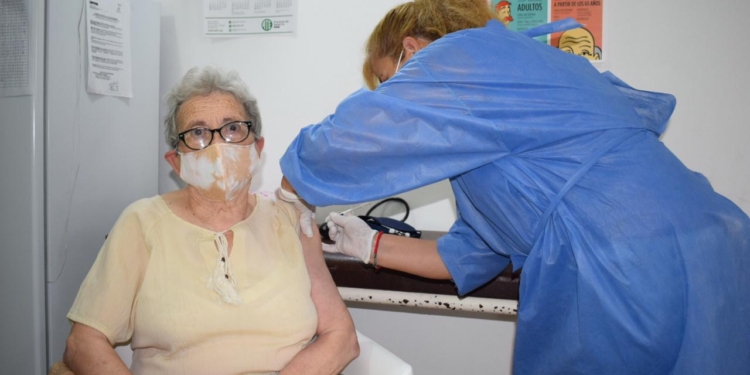 Depto San Jerónimo: 1 de cada 3 vecinos ya fue vacunado con una dosis