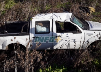 Una camioneta volcó y dio varios tumbos en autopista entre Maciel y Oliveros