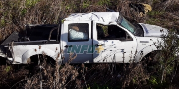 Una camioneta volcó y dio varios tumbos en autopista entre Maciel y Oliveros