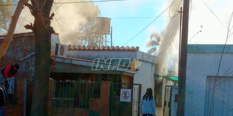 Dramático incendio en una vivienda de Maciel: murió un perrito y hay otros dos heridos