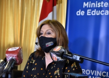 Clases: la provincia no adelantará vacaciones y sumarán horas en el segundo semestre