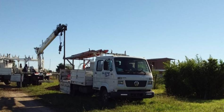 Avanzan las obras de tendido eléctrico en Pueblo Andino