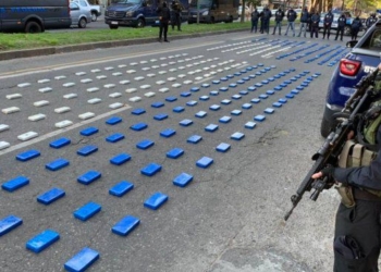 En avioneta, una banda traficaba droga desde Larrechea: secuestraron 400kg de cocaína