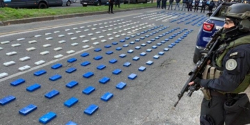 En avioneta, una banda traficaba droga desde Larrechea: secuestraron 400kg de cocaína
