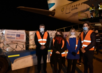 Llegaron 3.500.000 vacunas de Moderna donadas por los Estados Unidos