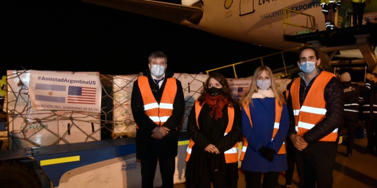 Llegaron 3.500.000 vacunas de Moderna donadas por los Estados Unidos