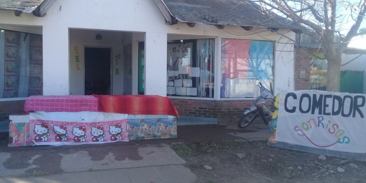 El comedor «Sonrisas» de San Genaro junta juguetes y golosinas para el Día del Niño