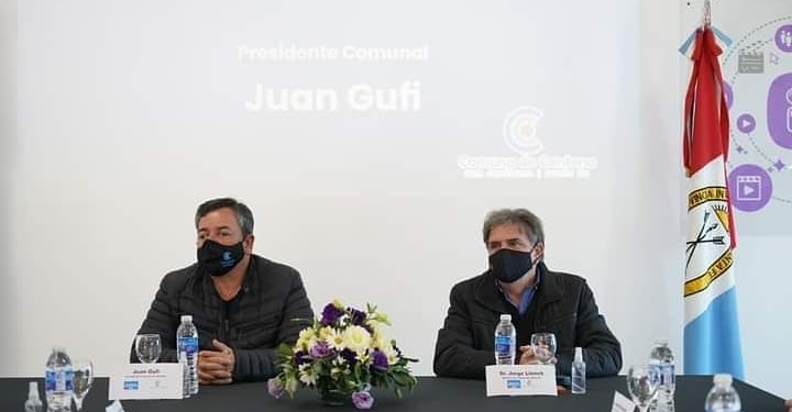 Cultura en Centeno: el Ministro Llonch visitó el pueblo, entregó un aporte y dialogó sobre proyectos